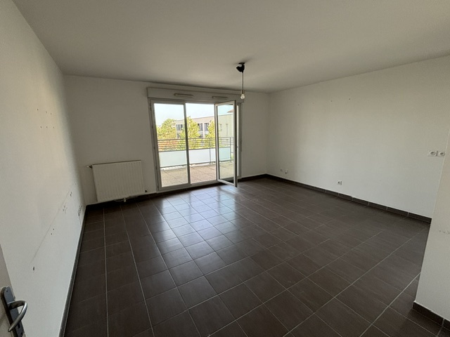 Photo du bien immobilier ancien Meyzieu Centre   T3 récent avec grand balcon et garage
